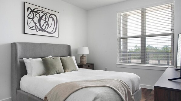 1 habitación, escritorio, tabla de planchar con plancha y wifi 