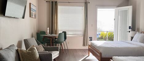 Strykjärn/strykbräda, wi-fi och sängkläder