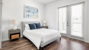 1 slaapkamer, een bureau, een strijkplank/strijkijzer, wifi