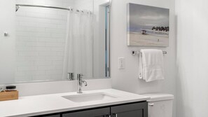 Bathroom - Landing | Stunning 1BD, Clubhouse, Pool (Lakeway)