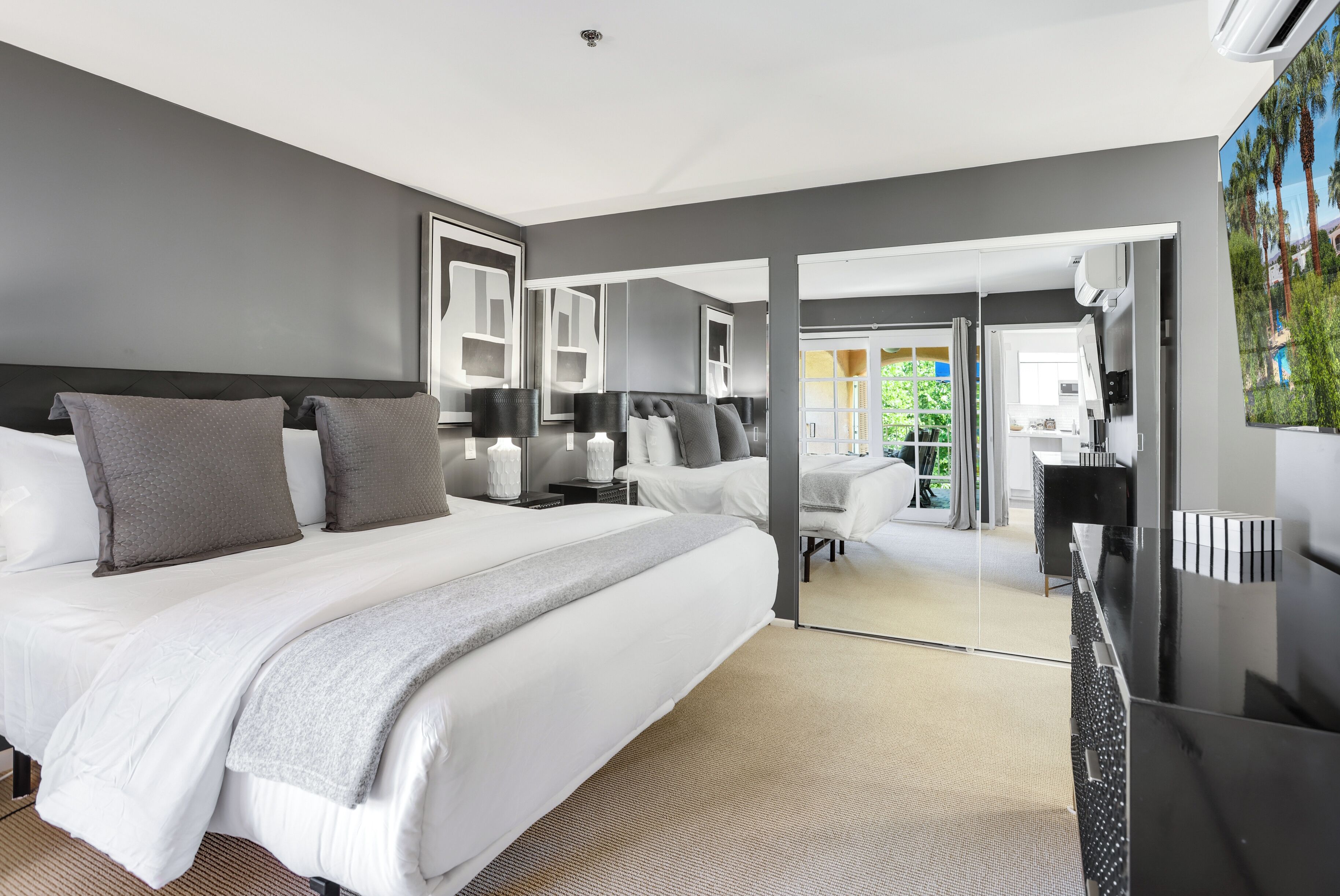 Rumah, Beberapa Tempat Tidur, balkon, pemandangan kolam renang (Deauville 413) | Didekorasi berbeda-beda dan dilengkapi dengan perabotan berbeda-beda