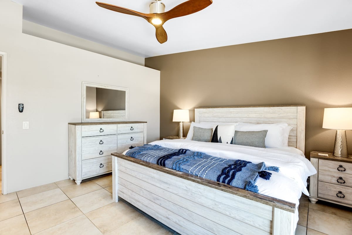 Condo, 1 King Bed, Balcony (Farrell N80)