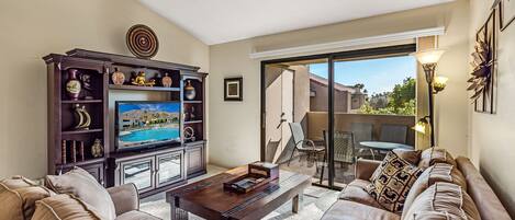 Condo, 2 Queen Beds, Balcony, Mountain View (Plaza Villas 554) | Living area