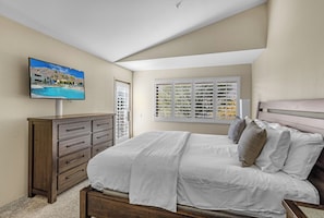 2 bedrooms, individually decorated, individually furnished, bed sheets - Gated Urban Palm Escape (Palm Springs)