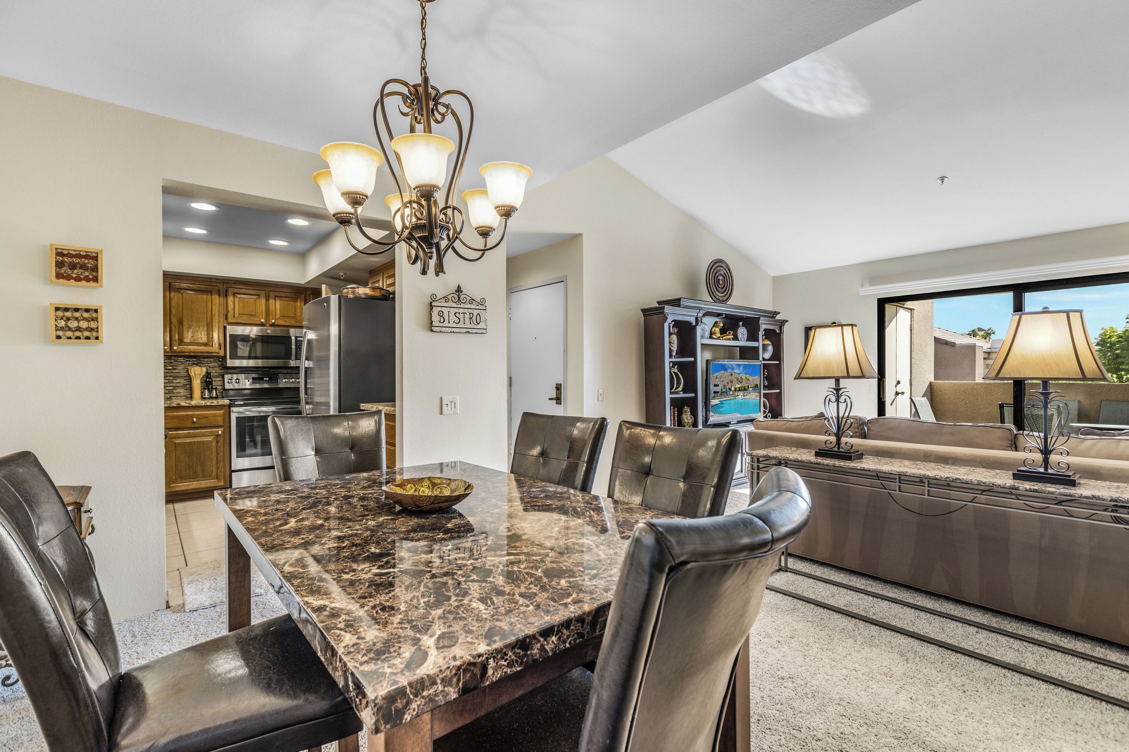 Condo, 2 giường cỡ queen, ban công, quang cảnh núi (Plaza Villas 554) | Khu ăn uống