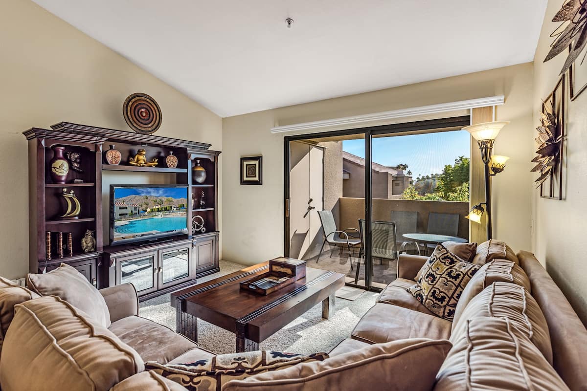 Condo, 2 Queen Beds, Balcony, Mountain View (Plaza Villas 554) | Living area | 42-inch flat-screen TV with digital channels