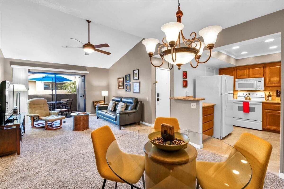 Condo, varias camas, balcón, vista a la montaña (Plaza Villas 571) | Interior