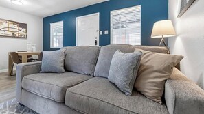 Smart TV - Landing at Villa de Oro - Studio in South San /... (San Antonio)