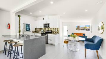 House, Multiple Beds, Pool Access, Pool View (Marcus) | Private kitchen