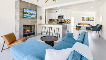 House, Multiple Beds, Pool Access, Pool View (Marcus) | Living area | Fireplace