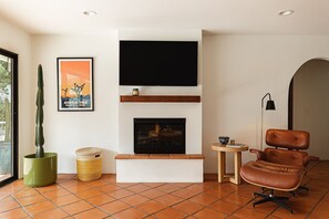 House, Multiple Beds, Pool Access, Pool View (Cardillo 2) | Living area