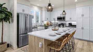 Condo, Berbilang Katil, Patio, Pool View (Whisper Rock) | Dapur peribadi | Pembancuh kopi/teh