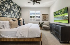 Decoración personalizada, muebles diferentes y ropa de cama 