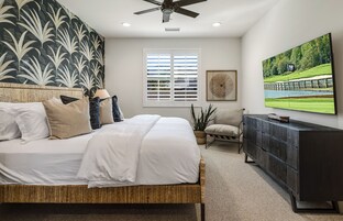 Decoración personalizada, muebles diferentes y ropa de cama 