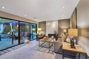 Casa, varias camas, acceso a la alberca, vista a la montaña (San Marino) | Interior