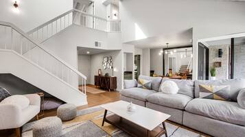 Condo, nhiều giường, sân hiên (Pueblo Vista) | Khu phòng khách | Lò sưởi