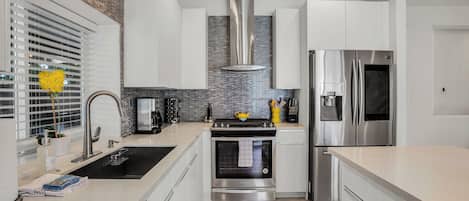 House, Multiple Beds, Pool Access, Pool View (Via Escuela 2) | Private kitchen | Coffee/tea maker