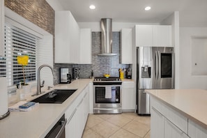 House, Multiple Beds, Pool Access, Pool View (Via Escuela 2) | Private kitchen
