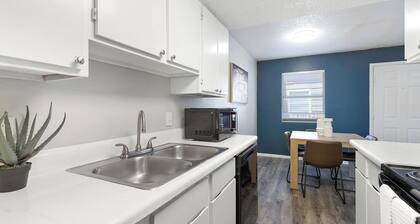 Landing at Villa de Oro - 1 Bedroom in South Sa...