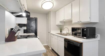 Landing at Villa de Oro - 1 Bedroom in South Sa...