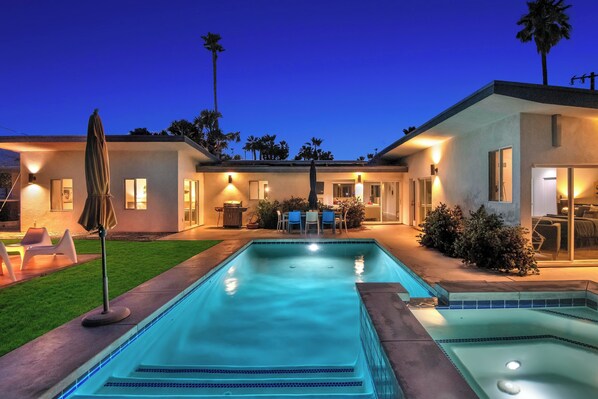 Outdoor pool - Desert Chill (Palm Springs)