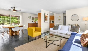 House, Multiple Beds, Pool Access, Pool View (Nicola) | Living area