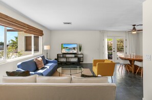 Talo, useita sänkyjä, pääsy uima-altaalle, näköala uima-altaalle (Nicola) | Oleskelualue