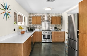 House, Multiple Beds, Pool Access, Pool View (Nicola) | Private kitchen