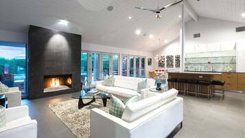 House, Multiple Beds, Pool Access, Pool View (Los Nietos) | Living area | Fireplace