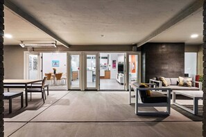 Maison, Plusieurs lits, accès à la piscine, vue sur la piscine (Los Nietos) | Intérieur