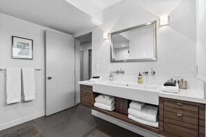 House, Multiple Beds, Pool Access, Pool View (Los Nietos) | Bathroom