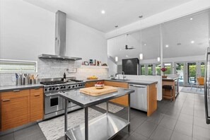 Casa, várias camas, acesso à piscina, vista para a piscina (Los Nietos) | Cozinha privada