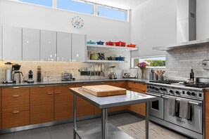 Casa, diversos llits, accés a la piscina, vistes a la piscina (Los Nietos) | Cuina privada