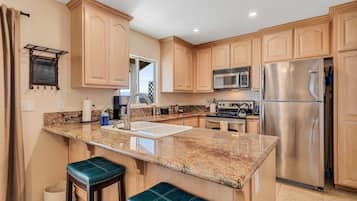 House, Multiple Beds, Patio, Mountain View (Oasis) | Private kitchen | Coffee/tea maker