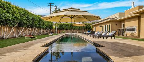 Hồ bơi ngoài trời