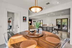 House, Multiple Beds, Pool Access, Pool View (Sunny Dunes) | Dining