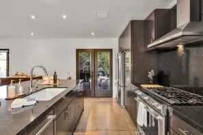 House, Multiple Beds, Pool Access, Pool View (Sunny Dunes) | Private kitchen