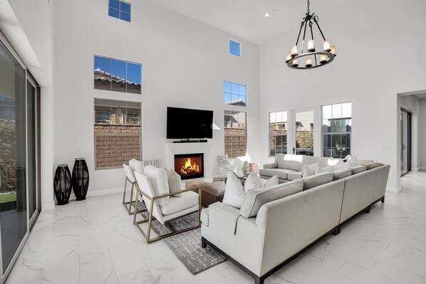 House, Multiple Beds, Pool Access, Mountain View (Champions) | Living area | Fireplace