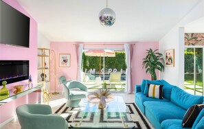 House, Multiple Beds, Pool Access, Pool View (Via Escuela) | Living area