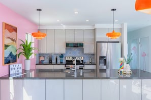 House, Multiple Beds, Pool Access, Pool View (Via Escuela) | Private kitchen