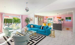 House, Multiple Beds, Pool Access, Pool View (Via Escuela) | Interior