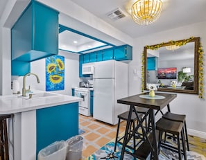Appart'hôtel, plusieurs lits, patio, vue jardin (Avenue 48) | Cuisine privée | Cafetière/bouilloire