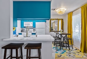 Appart'hôtel, plusieurs lits, patio, vue jardin (Avenue 48) | Cuisine privée | Cafetière/bouilloire
