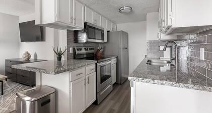 Landing | Amazing 1BD, Pool, Gym