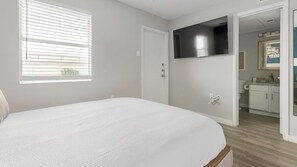 1 bedroom, desk, iron/ironing board, WiFi