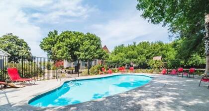 Landing | Amazing 1BD, Pool, Gym