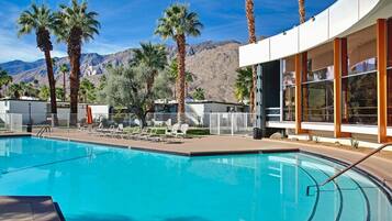 Kolam renang terbuka