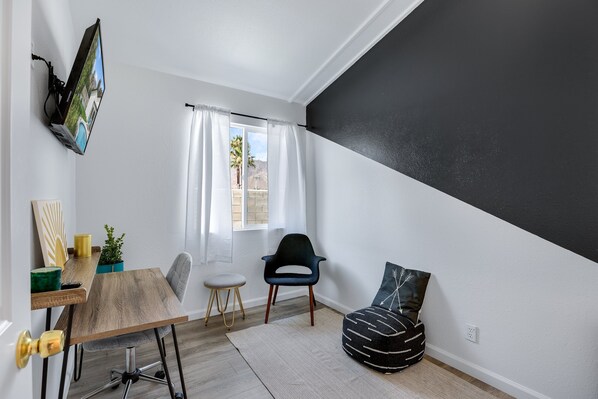 House, Multiple Beds, Pool Access, Mountain View (Mountain View) | Interior