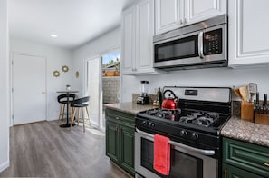 House, Multiple Beds, Pool Access, Mountain View (Mountain View) | Private kitchen