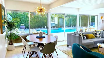 Casa, varias camas, acceso a la alberca, vista a la montaña (Livmor) | Interior